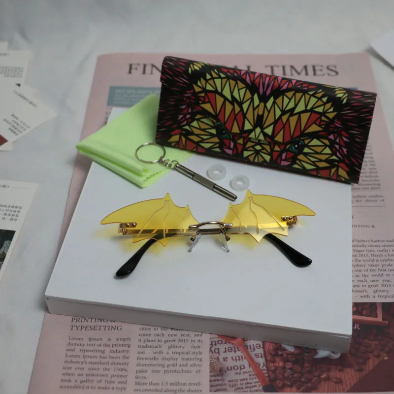 Fashionable Wing Shaped Sunglasses Vintage Rimless PC Frame Eyewear for Women Cool Sunglasses Irregular Eyeglasses Sunglasses
Fashionable Wing Shaped Sunglasses Vintage Rimless PC Frame Eyewear for Women Cool Sunglasses Irregular Eyeglasses Sunglasses