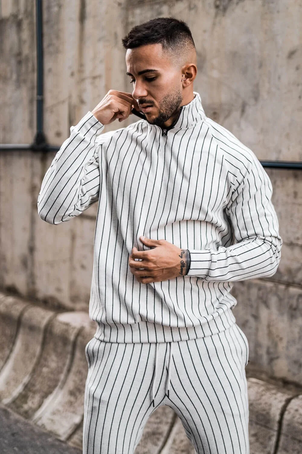 2021 New men's autumn cotton stripe suit fashion leisure sports running long sleeve sweatshirt slim suit PLTZ
2021 New men's autumn cotton stripe suit fashion leisure sports running long sleeve sweatshirt slim suit PLTZ
