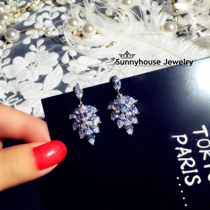 2019 fashion creative drop-shaped earrings 3A zircon crystal noble elegant Valentine's Day gift
2019 fashion creative drop-shaped earrings 3A zircon crystal noble elegant Valentine's Day gift
