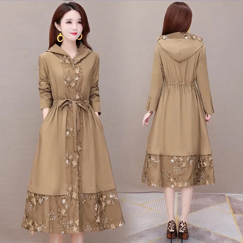 Plus Size 5XL 2021 New Midlength Hooded Embroidery Women Windbreaker Female Lace Stitching Belt Temperament Trench Coat W5
Plus Size 5XL 2021 New Midlength Hooded Embroidery Women Windbreaker Female Lace Stitching Belt Temperament Trench Coat W5