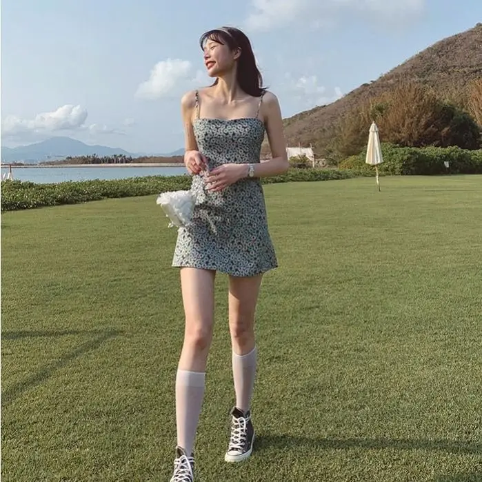 Small Daisy floral dress women's summer new French waist coycodon skirt A line suspender skirt bestie dress skirt
Small Daisy floral dress women's summer new French waist coycodon skirt A line suspender skirt bestie dress skirt