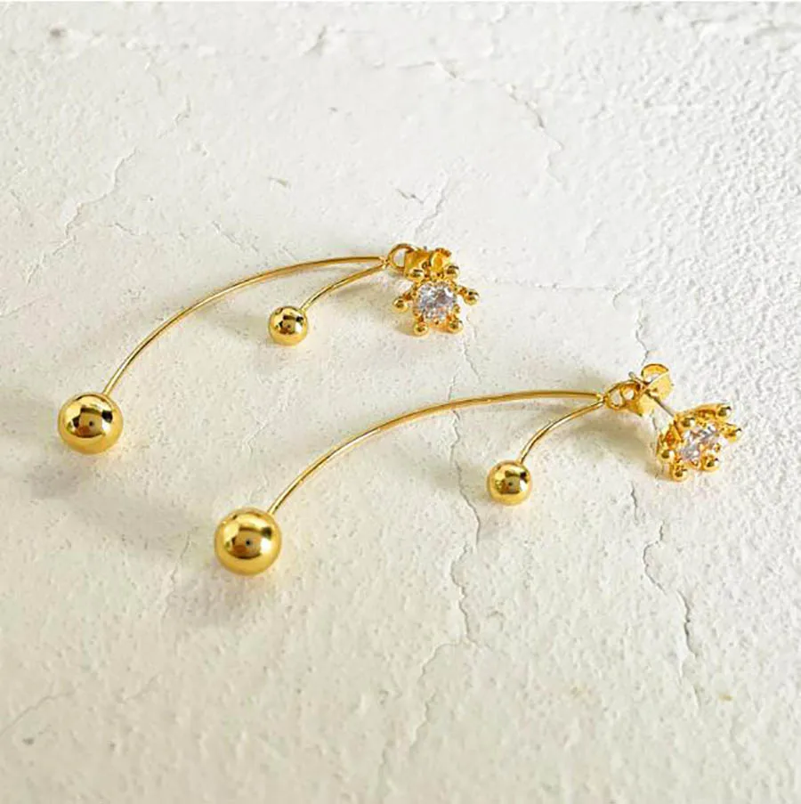 Europe ins personality earrings for women unique design exaggerated simple metal flower shiny zircon chic ear jewelry
Europe ins personality earrings for women unique design exaggerated simple metal flower shiny zircon chic ear jewelry