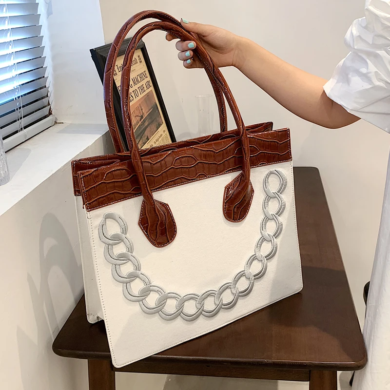 Вместительная сумка-тоут с вышивкой и цепочкой для женщин, 2021, женская большая сумка на плечо, модная повседневная женская сумка, новый диза...
Вместительная сумка-тоут с вышивкой и цепочкой для женщин, 2021, женская большая сумка на плечо, модная повседневная женская сумка, новый диза...