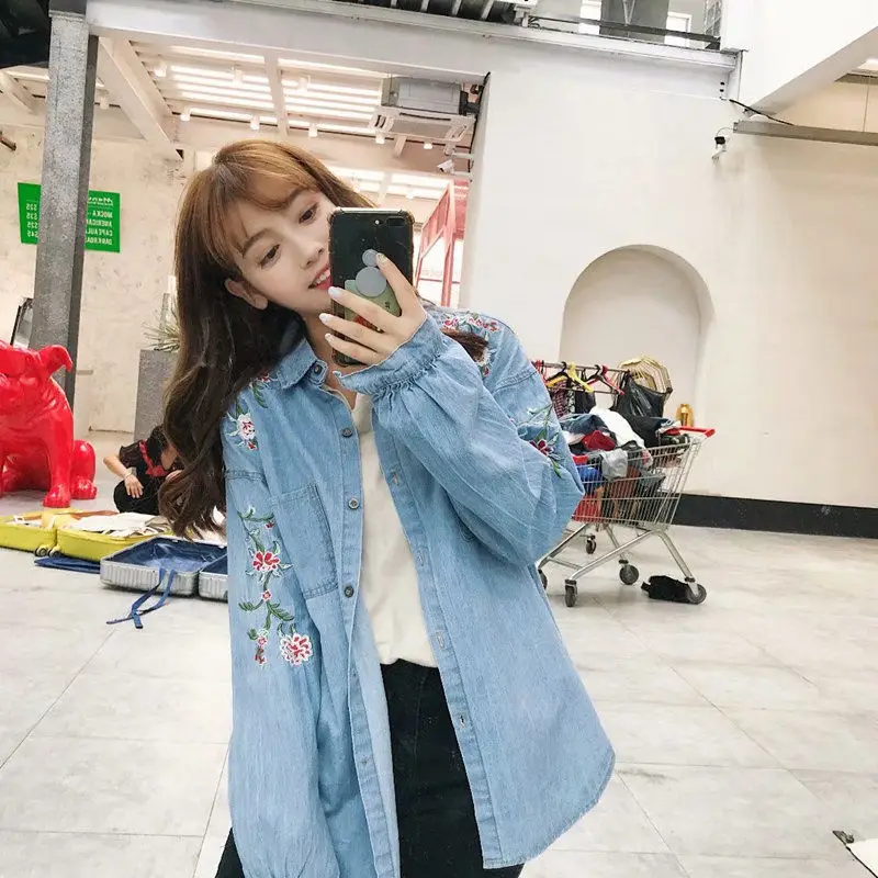 2021 New Autumn Women Vintage Embroidered Blouse Long Sleeve Denim Shirts Female Button Down Blusas Party Top Tunic Tops Y448
2021 New Autumn Women Vintage Embroidered Blouse Long Sleeve Denim Shirts Female Button Down Blusas Party Top Tunic Tops Y448