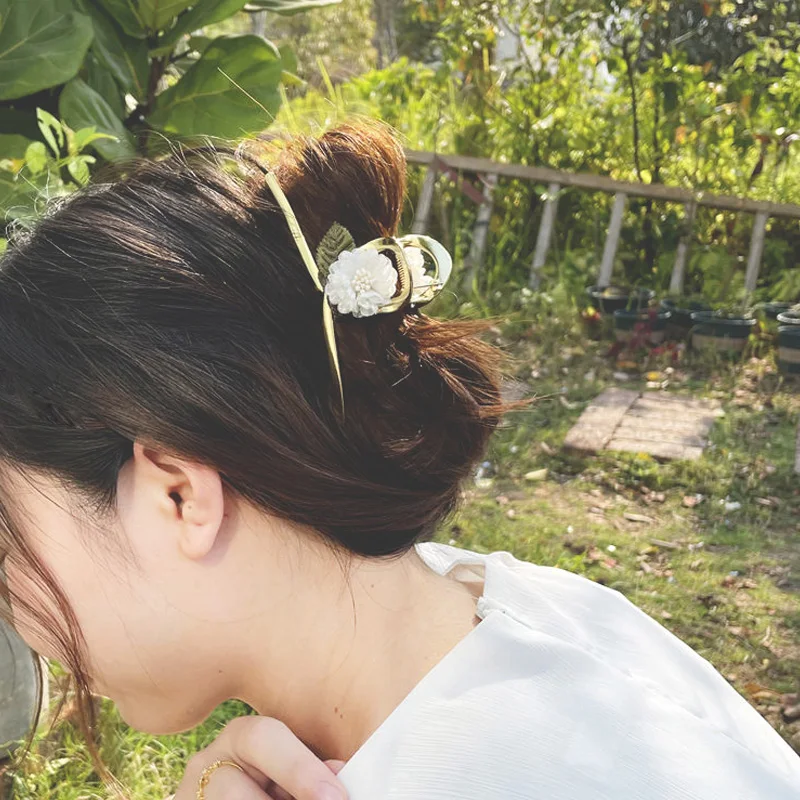 Chic Pearls Hair Claws For Women Girls Elegant White Cherry Blossoms Barrette Hair Clips Temperament Hairpins Crab Headwear
Chic Pearls Hair Claws For Women Girls Elegant White Cherry Blossoms Barrette Hair Clips Temperament Hairpins Crab Headwear
