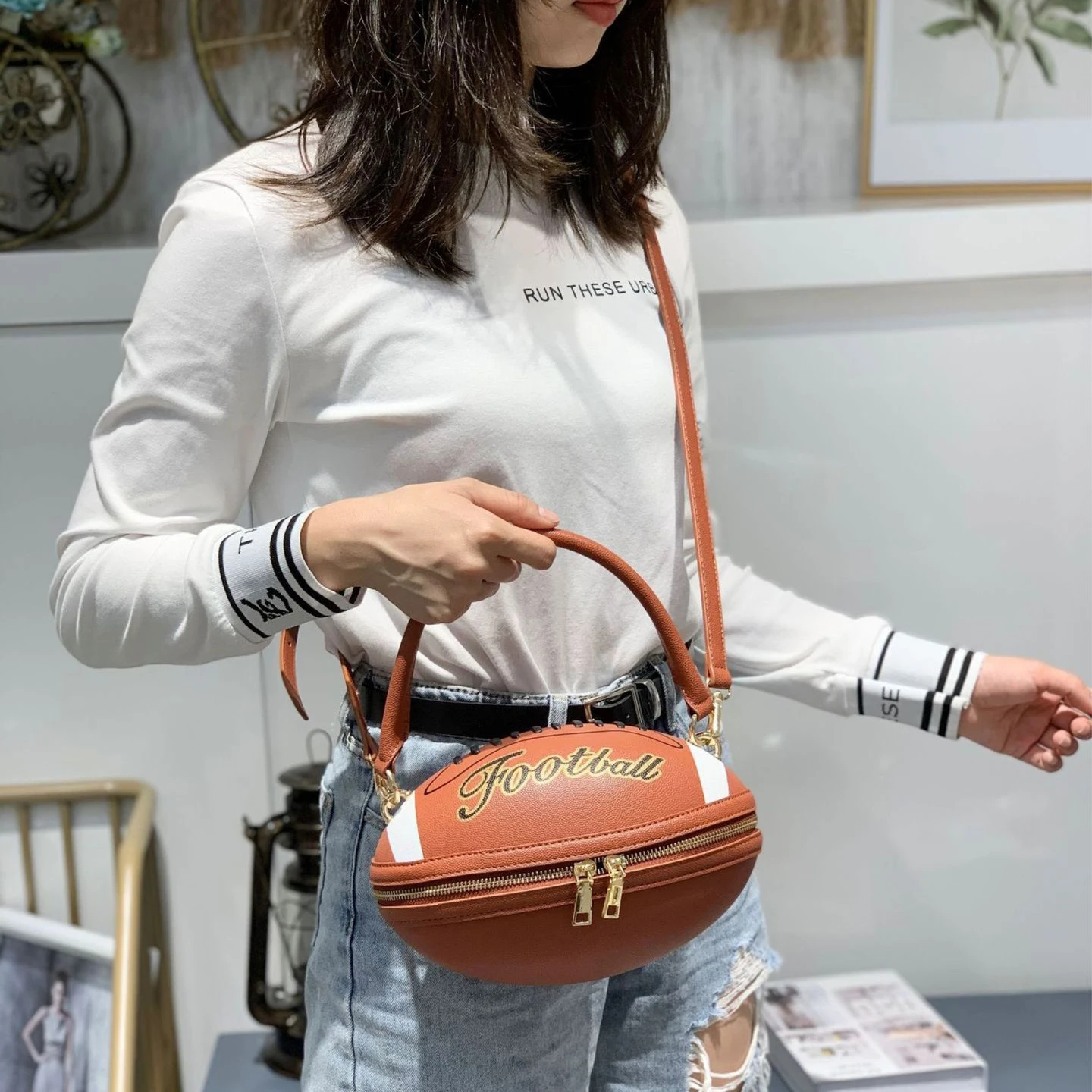 Crossbody Handbags for Women Chain Messenger Bag Lady Rugby Shape Fashion Personality Creative Mini Totes Lovely Shoulder Bag
Crossbody Handbags for Women Chain Messenger Bag Lady Rugby Shape Fashion Personality Creative Mini Totes Lovely Shoulder Bag