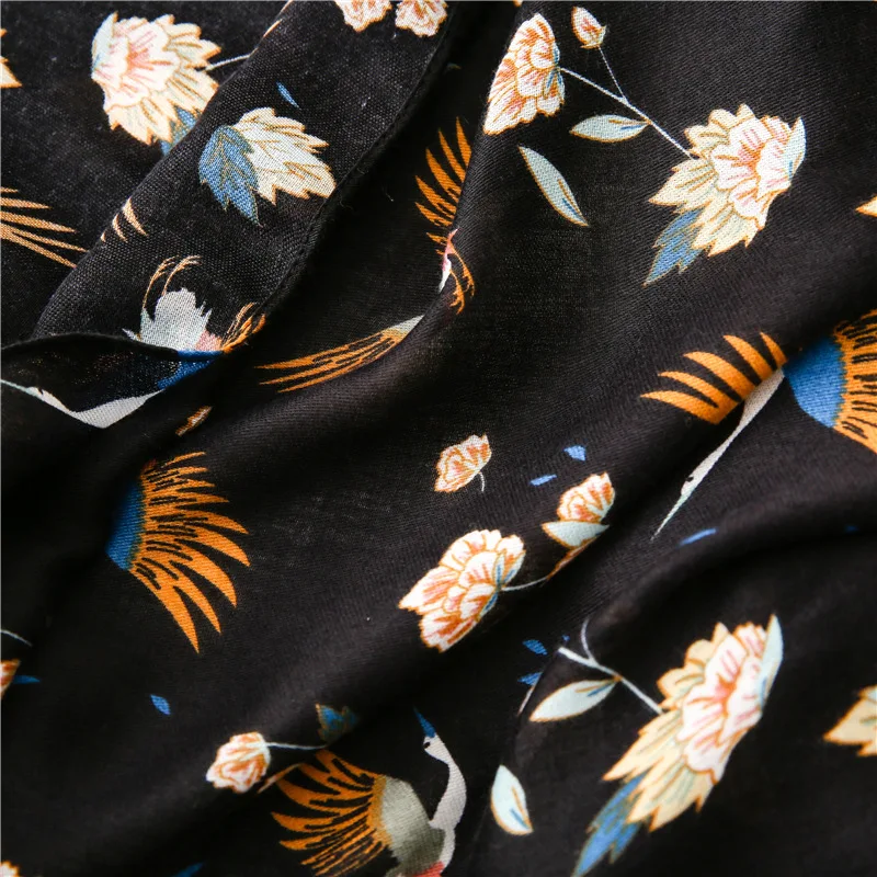 Spring Summer New Style Europe America Fashion Scarf Classic Color Printing Thin Silk Scarves Shawl Dual Purpose luxury
Spring Summer New Style Europe America Fashion Scarf Classic Color Printing Thin Silk Scarves Shawl Dual Purpose luxury