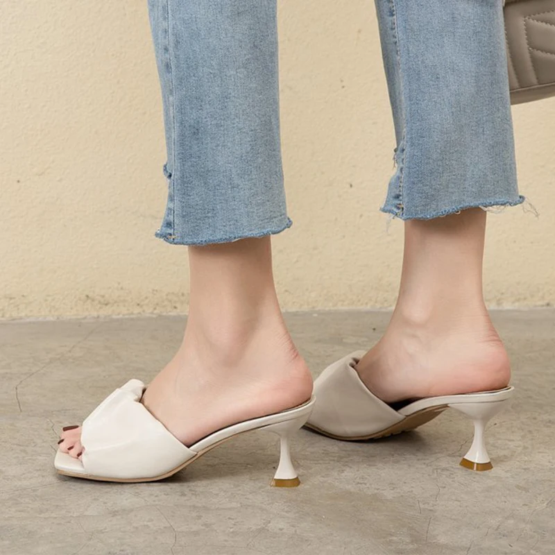 2021 Women's Pleated Slippers Summer Light Sexy Open Toe Sandals Solid Color Stiletto Heels Women's Luxury Black Ballet Shoes
2021 Women's Pleated Slippers Summer Light Sexy Open Toe Sandals Solid Color Stiletto Heels Women's Luxury Black Ballet Shoes