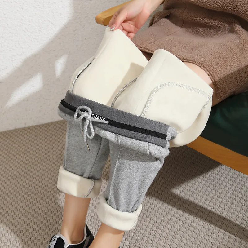 2021 Winter Thick Sweatpants Baggy Loose Velvet High Waist Trousers Plus Size Warm Joggers Fleece Harem Pants Female 607
2021 Winter Thick Sweatpants Baggy Loose Velvet High Waist Trousers Plus Size Warm Joggers Fleece Harem Pants Female 607