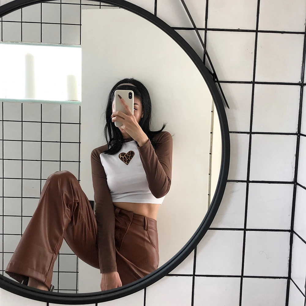 High Waisted PU Leather Pants Women Jogger Casual Fashion Side Pockets Straight Wide Leg Pants Loose Vintage Brown Trousers 2021
High Waisted PU Leather Pants Women Jogger Casual Fashion Side Pockets Straight Wide Leg Pants Loose Vintage Brown Trousers 2021
