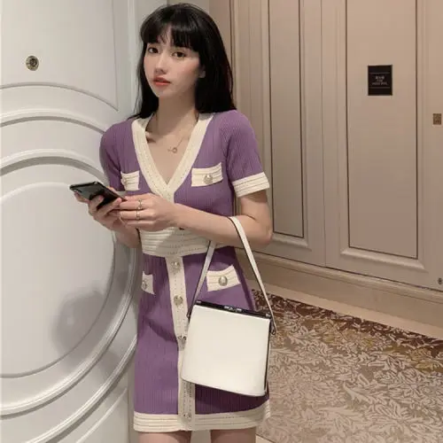 French small fragrance color matching V-neck button ice purple dress women's summer short sleeve net red small knitting skirt
French small fragrance color matching V-neck button ice purple dress women's summer short sleeve net red small knitting skirt