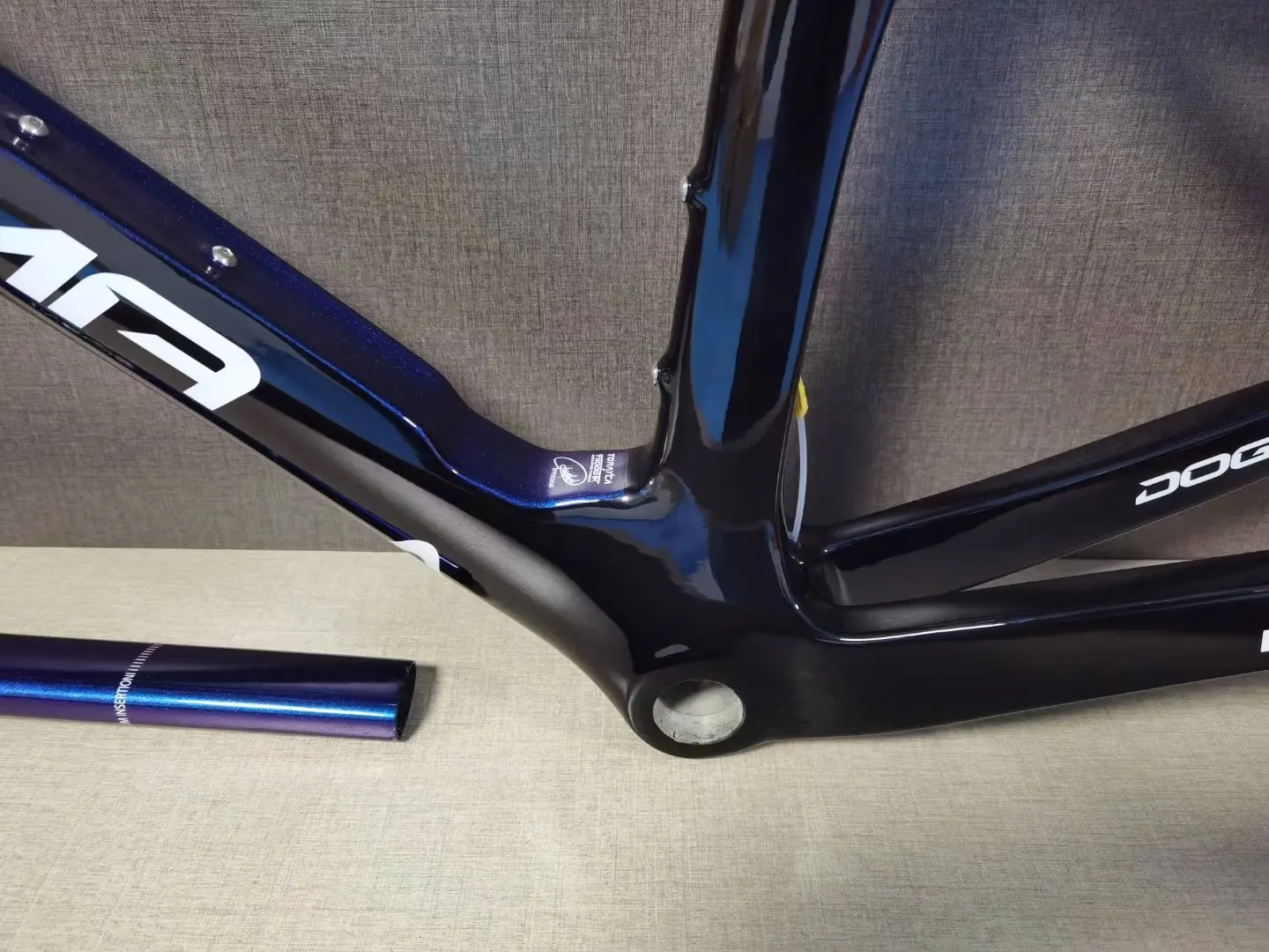 Taiwan Factory wholesale 2021 NEW Listing F12 carbon frame road bikes T1100 1K 3K Dream Carbon Asymmetric Frameset BSA or BB30
Taiwan Factory wholesale 2021 NEW Listing F12 carbon frame road bikes T1100 1K 3K Dream Carbon Asymmetric Frameset BSA or BB30