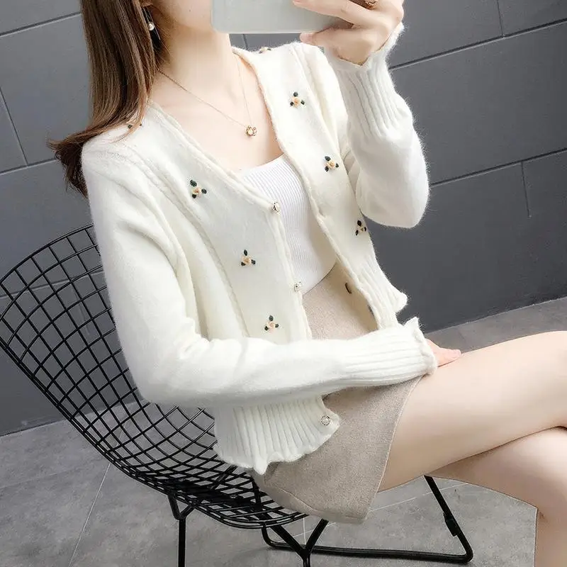 Small knitted cardigan coat women's spring and autumn short coat foreign style net red sweater 2020 new autumn clothes 
Small knitted cardigan coat women's spring and autumn short coat foreign style net red sweater 2020 new autumn clothes