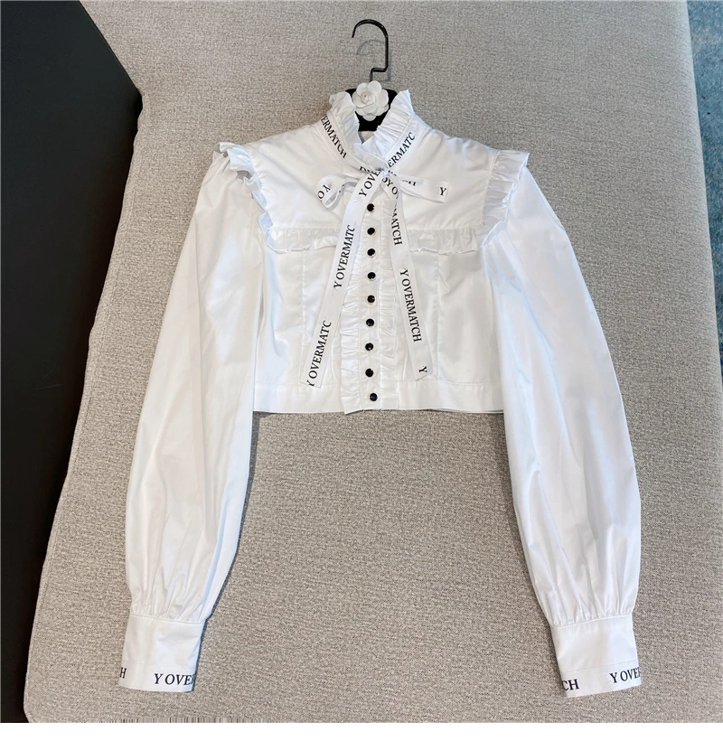 2021 Spring New Sweet Stand Collar Retro Short White Shirt Letter Ribbon Bow Cuff Blouse Fashion Tops for Women
2021 Spring New Sweet Stand Collar Retro Short White Shirt Letter Ribbon Bow Cuff Blouse Fashion Tops for Women