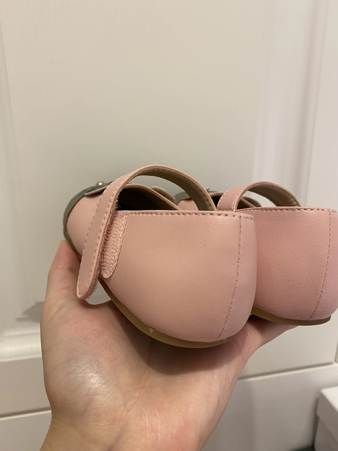 2021 new girl's shoes Velcro clasp middle school children's Pink splicing coffee bear cute princess shoes girl flat shoes
2021 new girl's shoes Velcro clasp middle school children's Pink splicing coffee bear cute princess shoes girl flat shoes