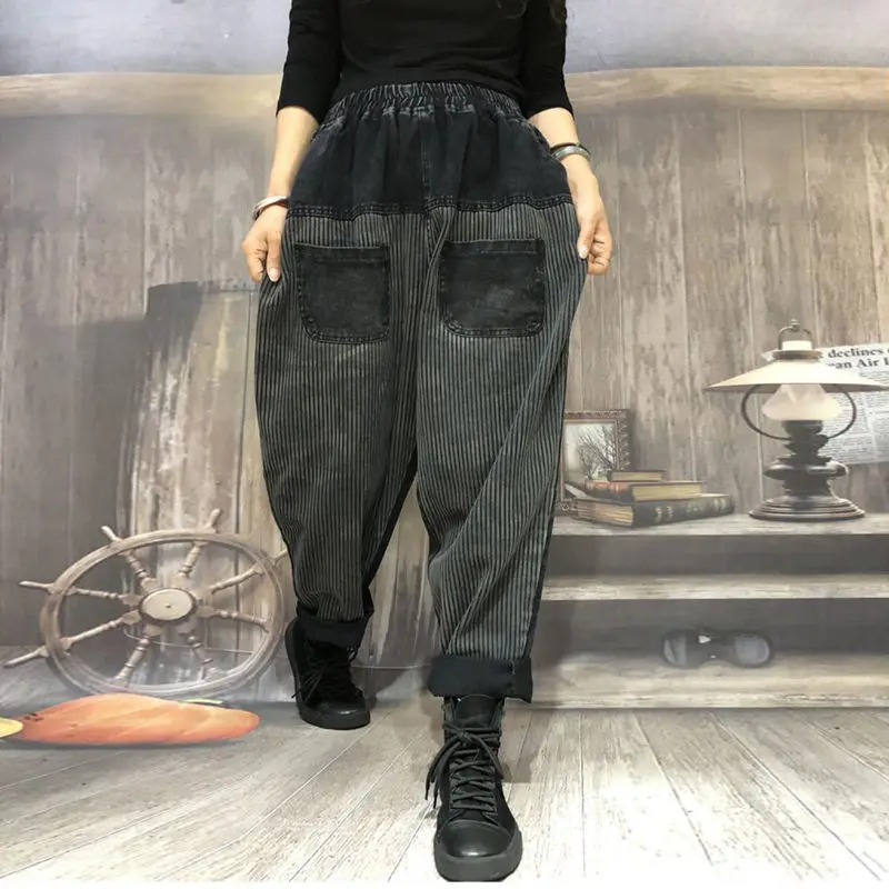 2021 Autumn New Arts Style Women Elastic Waist Loose Casual Jeans Splice Vintage Print Cotton Denim Harem Pants Female Jeans
2021 Autumn New Arts Style Women Elastic Waist Loose Casual Jeans Splice Vintage Print Cotton Denim Harem Pants Female Jeans