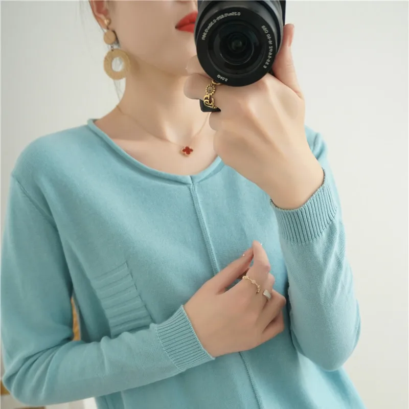 Ladies sweater V-neck long-sleeved sweater Solid color knitted long-sleeved sweater Loose plus size women's top women
Ladies sweater V-neck long-sleeved sweater Solid color knitted long-sleeved sweater Loose plus size women's top women