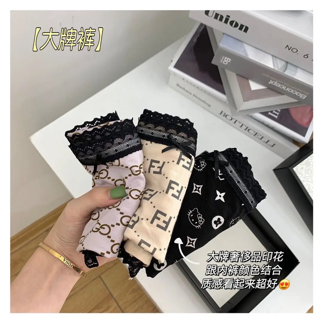 3 pieces of autumn and winter brand new pure cotton Japanese traceless sexy lace briefs women's antibacterial underwear Boxed
3 pieces of autumn and winter brand new pure cotton Japanese traceless sexy lace briefs women's antibacterial underwear Boxed