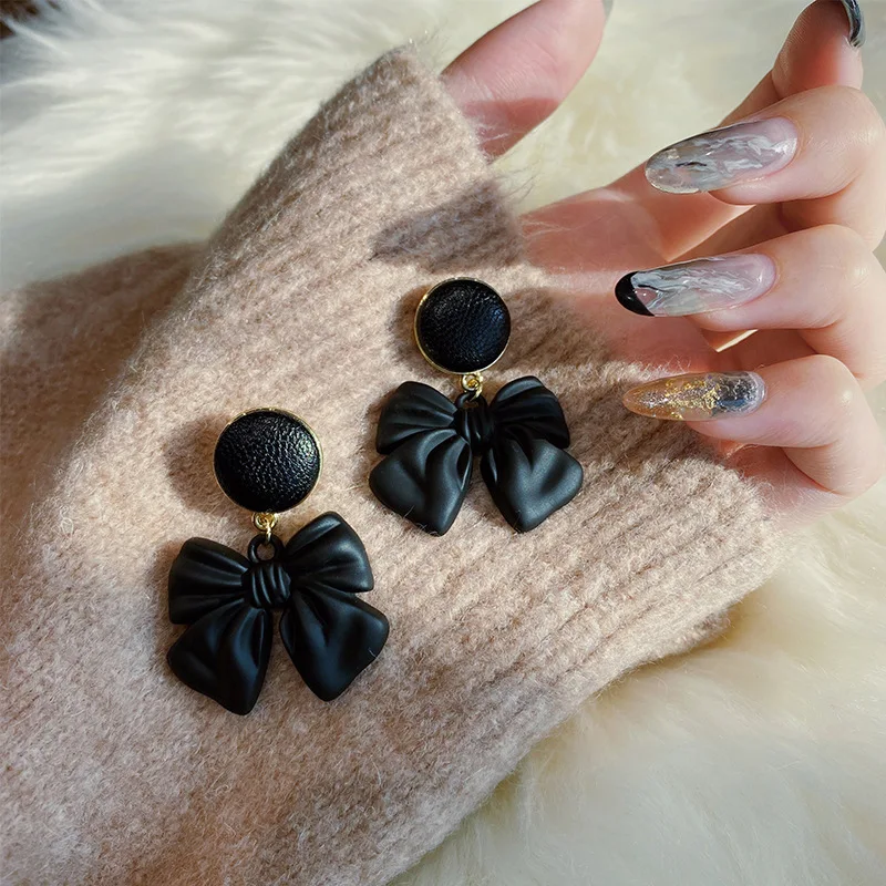 XIYANIKE New Black Bowknot Earrings Cute Simple Alloy Drop Dangle Earrings 2021 Modern Party Jewelry Ear Accessories Oorbellen
XIYANIKE New Black Bowknot Earrings Cute Simple Alloy Drop Dangle Earrings 2021 Modern Party Jewelry Ear Accessories Oorbellen