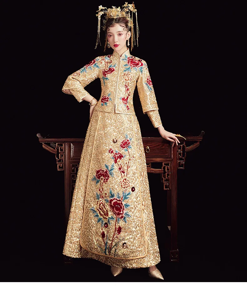Gold Embroidery Chinese Traditional Dress Wedding Long Cheongsam Bridal Bride Dragon Phoenix Vintage Women Men's Chinese Dress
Gold Embroidery Chinese Traditional Dress Wedding Long Cheongsam Bridal Bride Dragon Phoenix Vintage Women Men's Chinese Dress