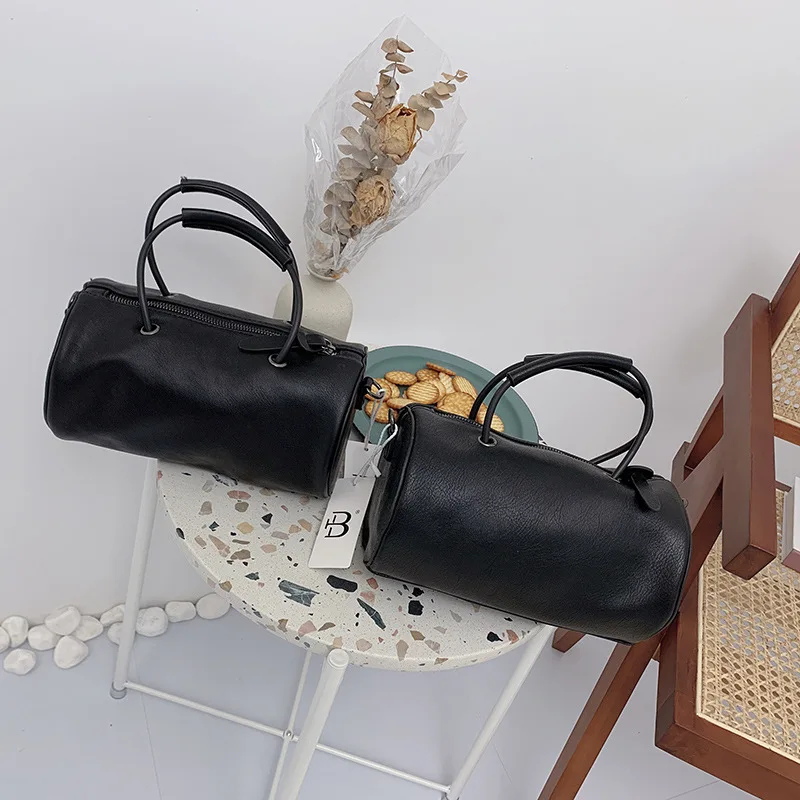 Soft leather pillow bag new Korean texture hand-held shoulder bag simple cylinder diagonal span women's bag
Soft leather pillow bag new Korean texture hand-held shoulder bag simple cylinder diagonal span women's bag