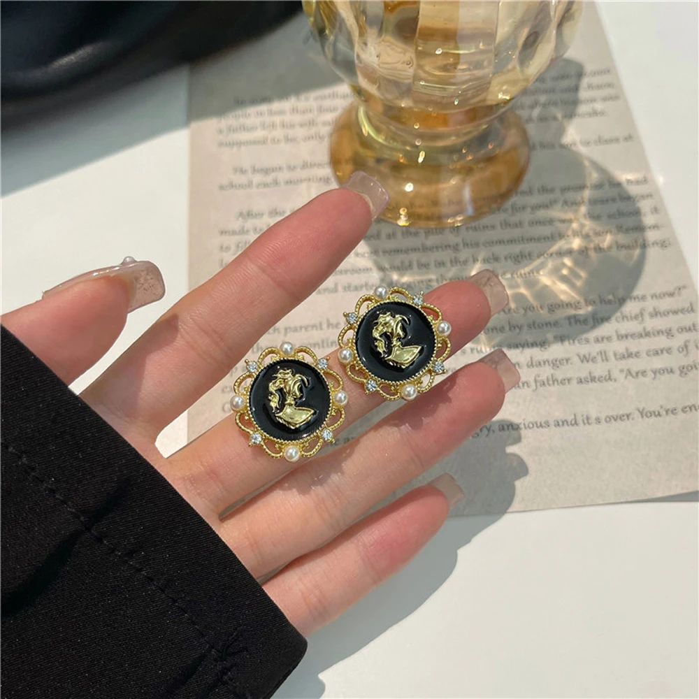 South Korea Pearl Earring Personality Geometric Tide Restoring Ancient Ways Earrings Women Jewelry Gifts
South Korea Pearl Earring Personality Geometric Tide Restoring Ancient Ways Earrings Women Jewelry Gifts