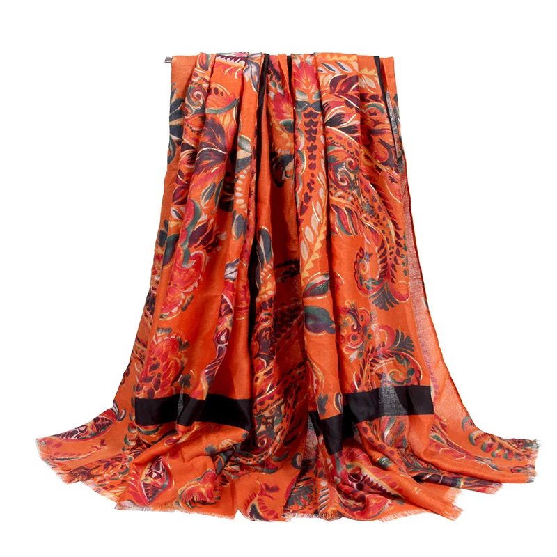 European and American high-quality fashion ladies scarf printed scarf female new big cashew nut plus gold head scarf to keep war
European and American high-quality fashion ladies scarf printed scarf female new big cashew nut plus gold head scarf to keep war