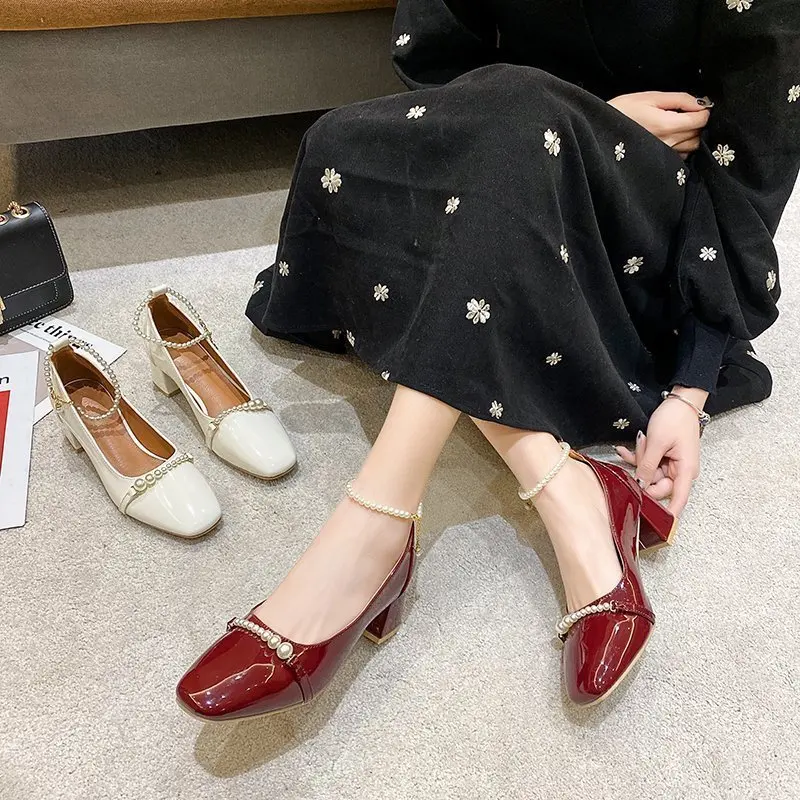 2021 Spring Summer New Ladies Pumps Roman String Bead Buckle Strap Mary Janes Women Shoes Woman Square Low Heels Casual Shoes
2021 Spring Summer New Ladies Pumps Roman String Bead Buckle Strap Mary Janes Women Shoes Woman Square Low Heels Casual Shoes