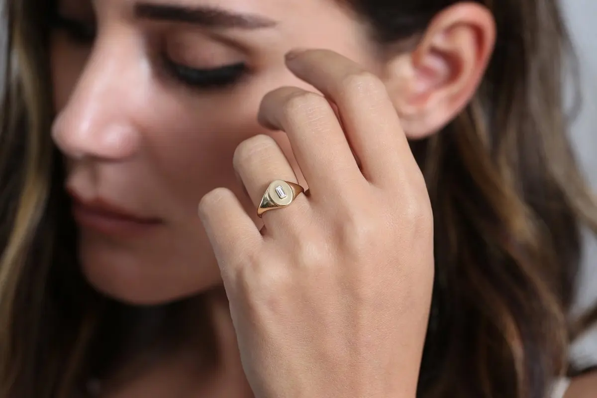 Simple Rose Gold seal Design with Square White Zircon Rings for Men and Women Fashion Girls High Quality Jewelry Party Gifts
Simple Rose Gold seal Design with Square White Zircon Rings for Men and Women Fashion Girls High Quality Jewelry Party Gifts