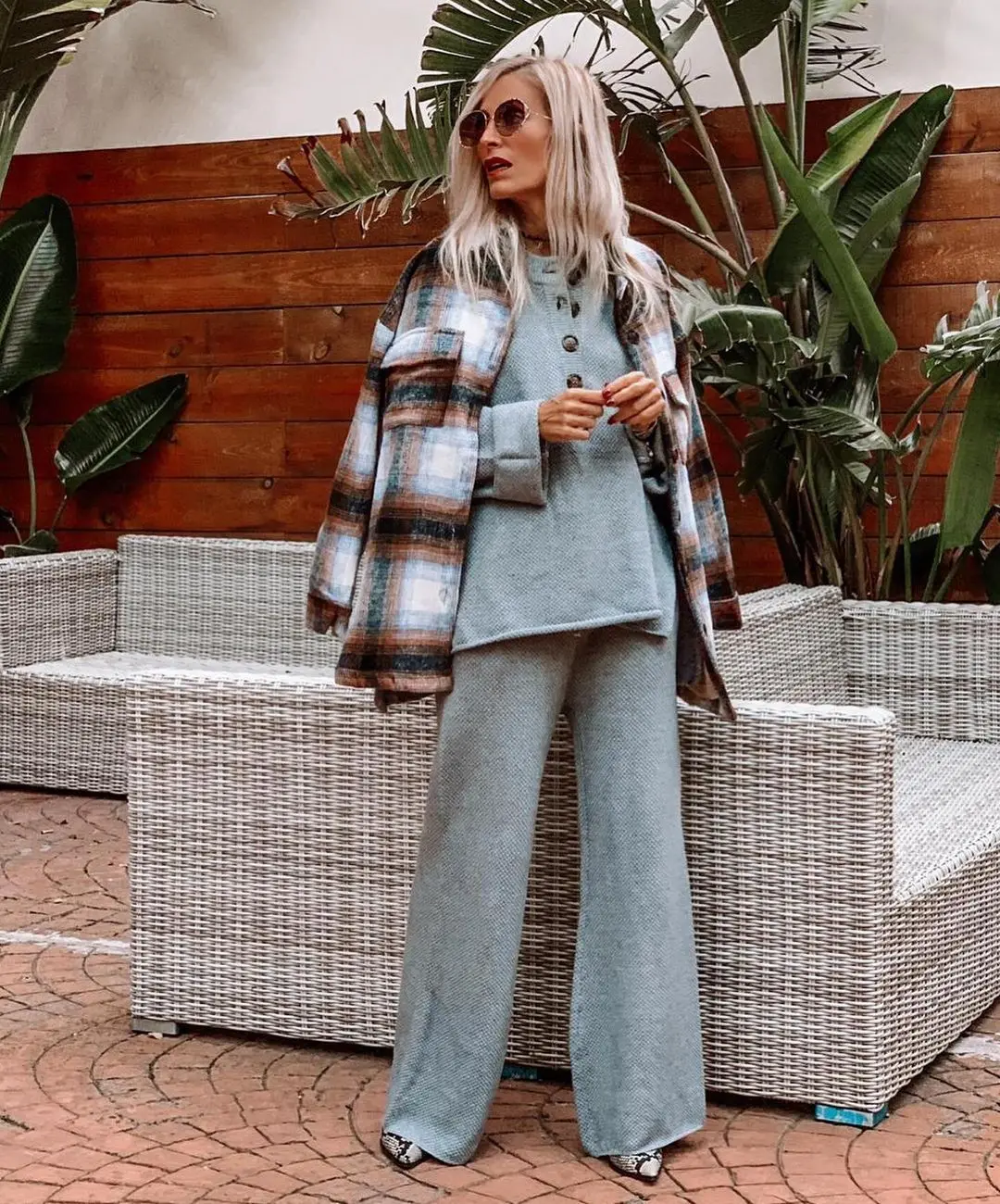WEPBEL Spring Autumn Fashion Solid Color Loose Suit Women's Casual Long Sleeve Button O-Neck Top + Lace-up Wide Leg Pants Suit
WEPBEL Spring Autumn Fashion Solid Color Loose Suit Women's Casual Long Sleeve Button O-Neck Top + Lace-up Wide Leg Pants Suit