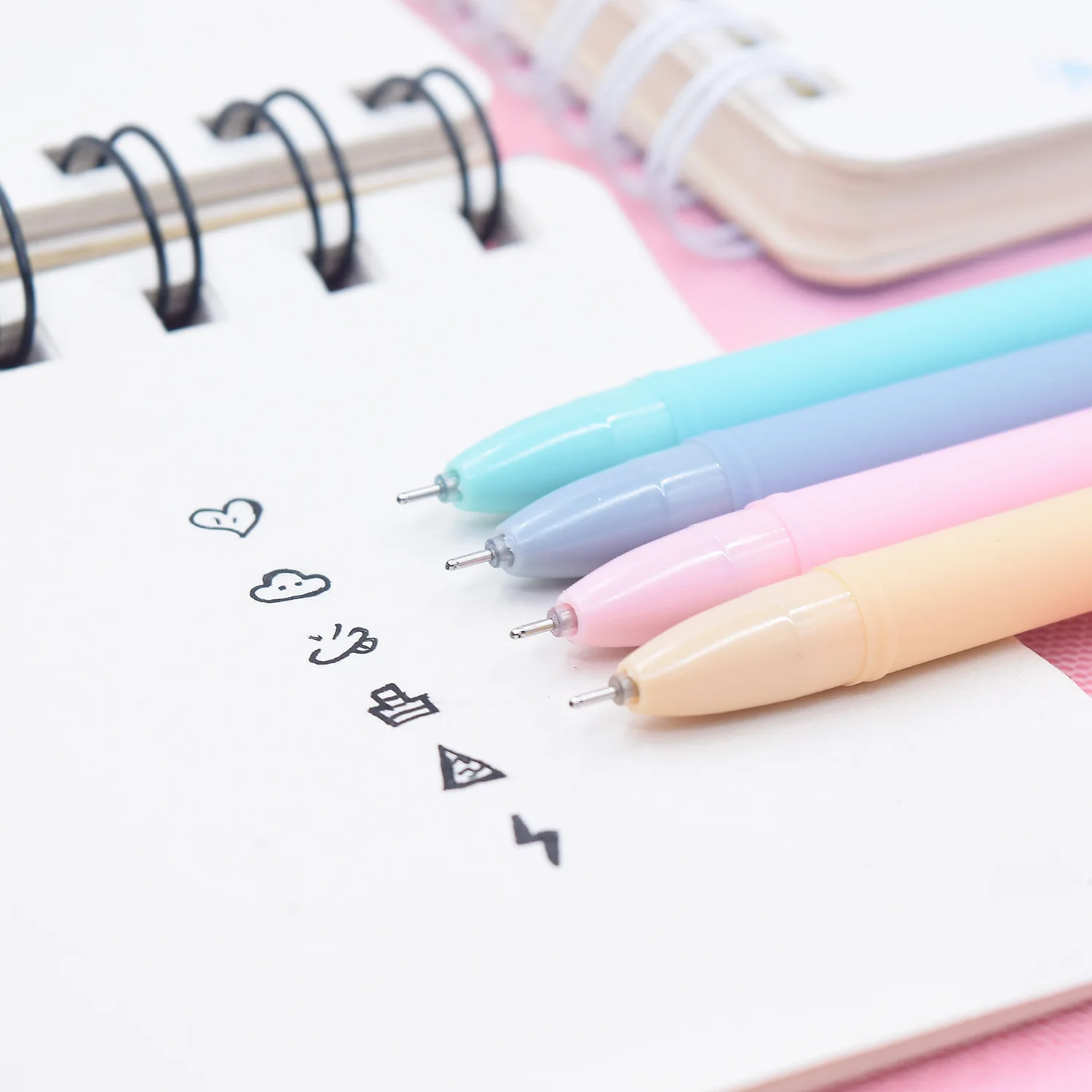 1pcs Creative Stationery Student Pen Cute Cat Plush Gel Pen 0.5mm Full Needle Black Ink Pen School Supplies Office Supplies 
1pcs Creative Stationery Student Pen Cute Cat Plush Gel Pen 0.5mm Full Needle Black Ink Pen School Supplies Office Supplies