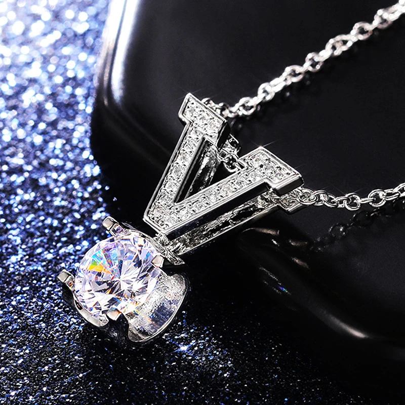 JUWANG 2021 Luxury Chokers Necklaces For Women AAA Cubic Zirconia V Pendant Clavicle Chain Necklace Fashion Jewelry Pendientes
JUWANG 2021 Luxury Chokers Necklaces For Women AAA Cubic Zirconia V Pendant Clavicle Chain Necklace Fashion Jewelry Pendientes