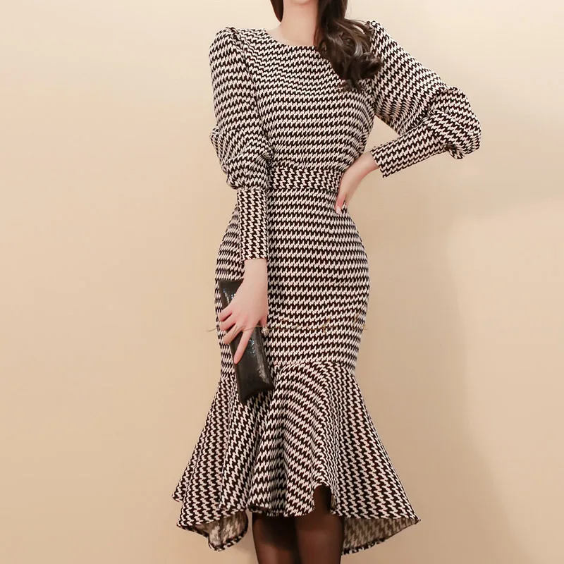 2020 Autumn Women Lattice Elegant 2-Piece Suits Korean Puff Sleeve Grid Crop Top & Mermaid Bodycon Slim Waist Skirt OL Set
2020 Autumn Women Lattice Elegant 2-Piece Suits Korean Puff Sleeve Grid Crop Top & Mermaid Bodycon Slim Waist Skirt OL Set