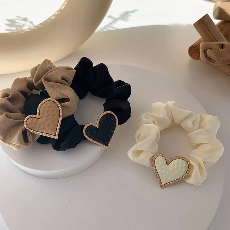 Temperament Elastic Hair Ring Korean Style INS Large Intestine Hair Ring Elegant Delicate Metal Headwear Retro Loving Hair Ring
Temperament Elastic Hair Ring Korean Style INS Large Intestine Hair Ring Elegant Delicate Metal Headwear Retro Loving Hair Ring