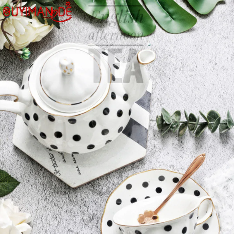 Simple Retro Style Black and White Wave Dot Stripes Bone China European-style Phnom Penh Coffee Cup and Saucer Set Afternoon Tea
Simple Retro Style Black and White Wave Dot Stripes Bone China European-style Phnom Penh Coffee Cup and Saucer Set Afternoon Tea