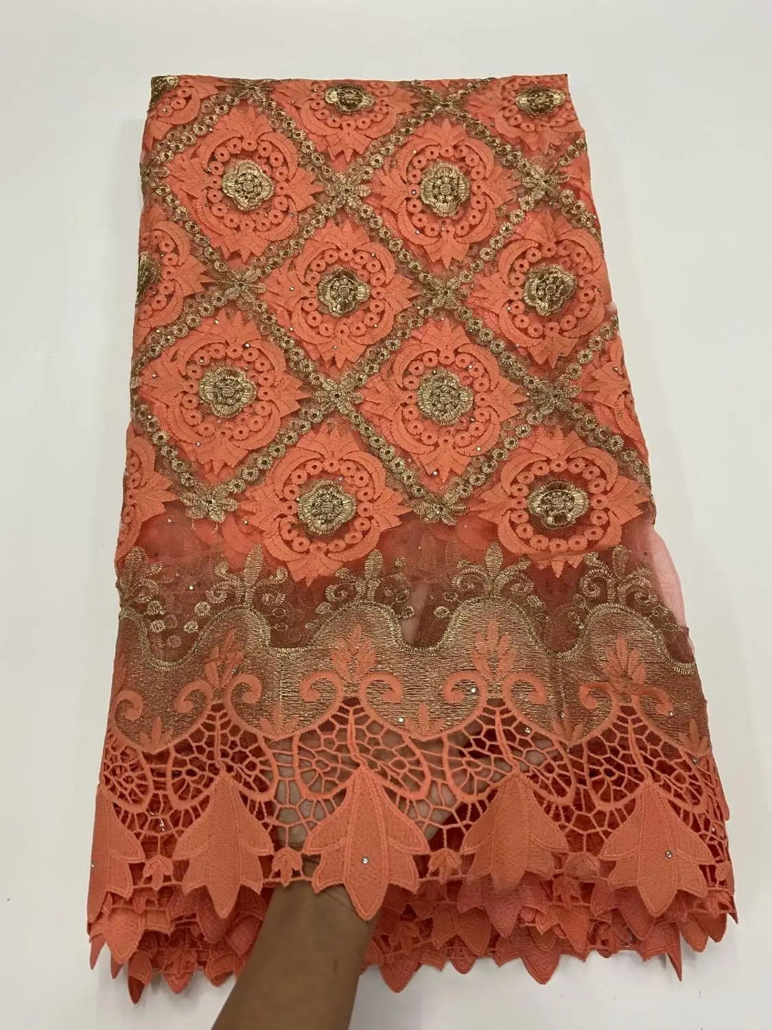 2020 gold thread embroidery style 5yards stones net tulle lace fabric with stones good quality mesh lace for dress RFJN043
2020 gold thread embroidery style 5yards stones net tulle lace fabric with stones good quality mesh lace for dress RFJN043