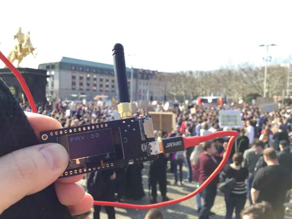 TTGO ESP32-Paxcounter LoRa32 V2.1 1.6 Version 433/868/915MHZ LoRa ESP-32 OLED 0.96 Inch SD Card Bluetooth WIFI Module 
TTGO ESP32-Paxcounter LoRa32 V2.1 1.6 Version 433/868/915MHZ LoRa ESP-32 OLED 0.96 Inch SD Card Bluetooth WIFI Module