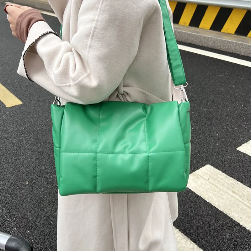 Soft Pu Leather Women Shoulder Bags Big Space Cotton Pad Female Crossbody Bag Designer Handbag Solid Color Ladies Messenger Bag
Soft Pu Leather Women Shoulder Bags Big Space Cotton Pad Female Crossbody Bag Designer Handbag Solid Color Ladies Messenger Bag
