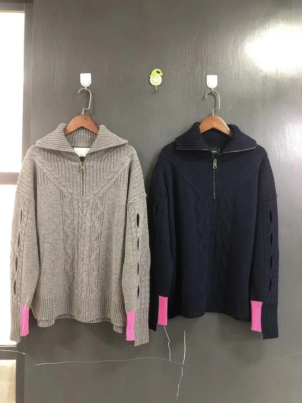 2021 Autumn Winter Women's Knitted Zipper Sweater Ladies Turn-Down Collar Patchwork Long Sleeve Cashmere Knitwear Pullover Tops
2021 Autumn Winter Women's Knitted Zipper Sweater Ladies Turn-Down Collar Patchwork Long Sleeve Cashmere Knitwear Pullover Tops