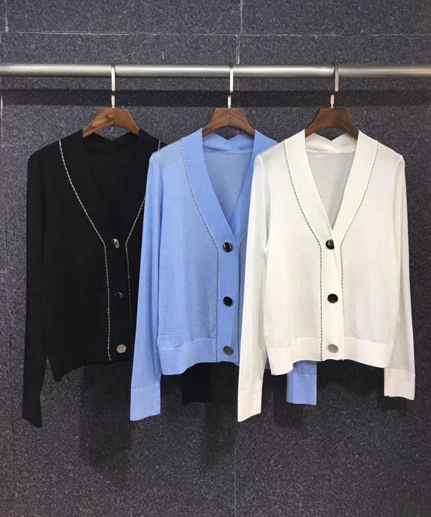 2021 new women fashion V-neck chain border stitching decorative buttons long-sleeved versatile knitted cardigan 2021
2021 new women fashion V-neck chain border stitching decorative buttons long-sleeved versatile knitted cardigan 2021