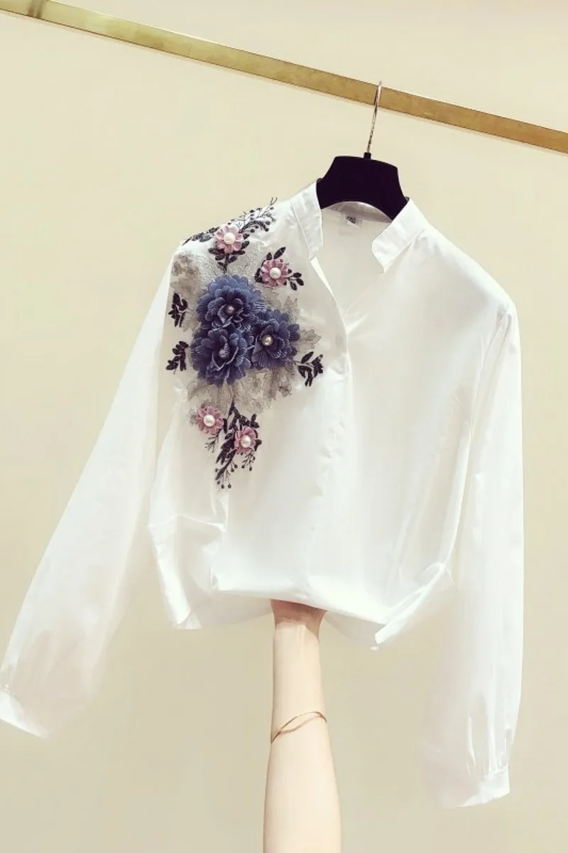 2020 New Autumn Embroidered Three-dimensional Flowers Super Fairy White Blouses Elegant V Neck Long Sleeve Cotton Top and Shirt
2020 New Autumn Embroidered Three-dimensional Flowers Super Fairy White Blouses Elegant V Neck Long Sleeve Cotton Top and Shirt