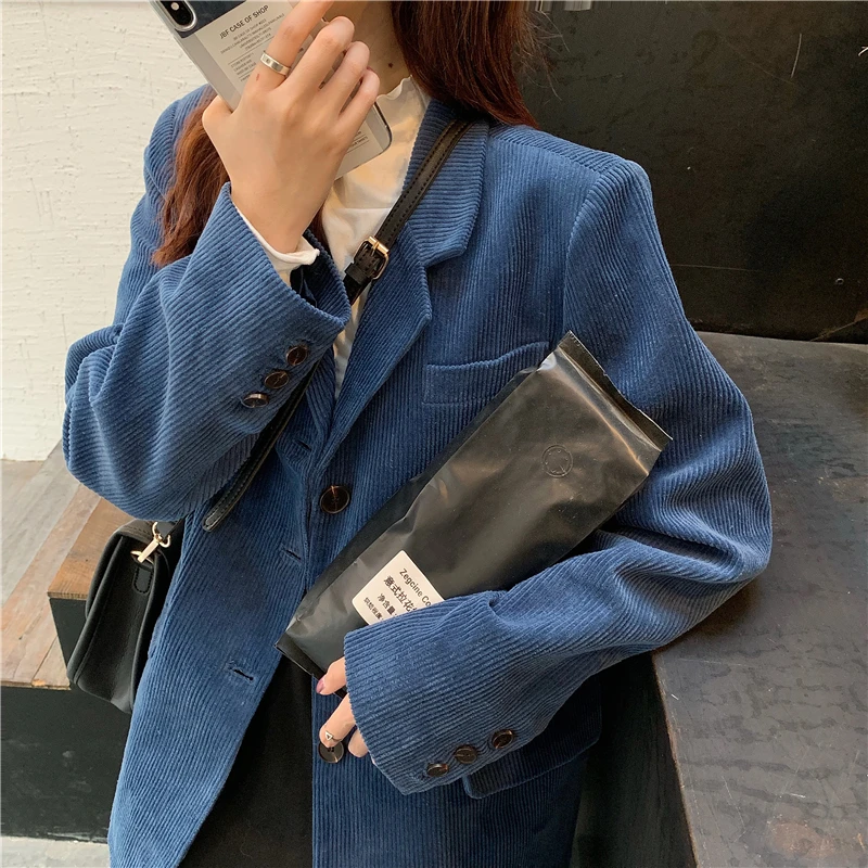 Single Breasted Retro Thick Corduroy Blazer Long Sleeve Office Lady Blazer 2021 Women Outerwear Loose Suit Jacket Coats
Single Breasted Retro Thick Corduroy Blazer Long Sleeve Office Lady Blazer 2021 Women Outerwear Loose Suit Jacket Coats