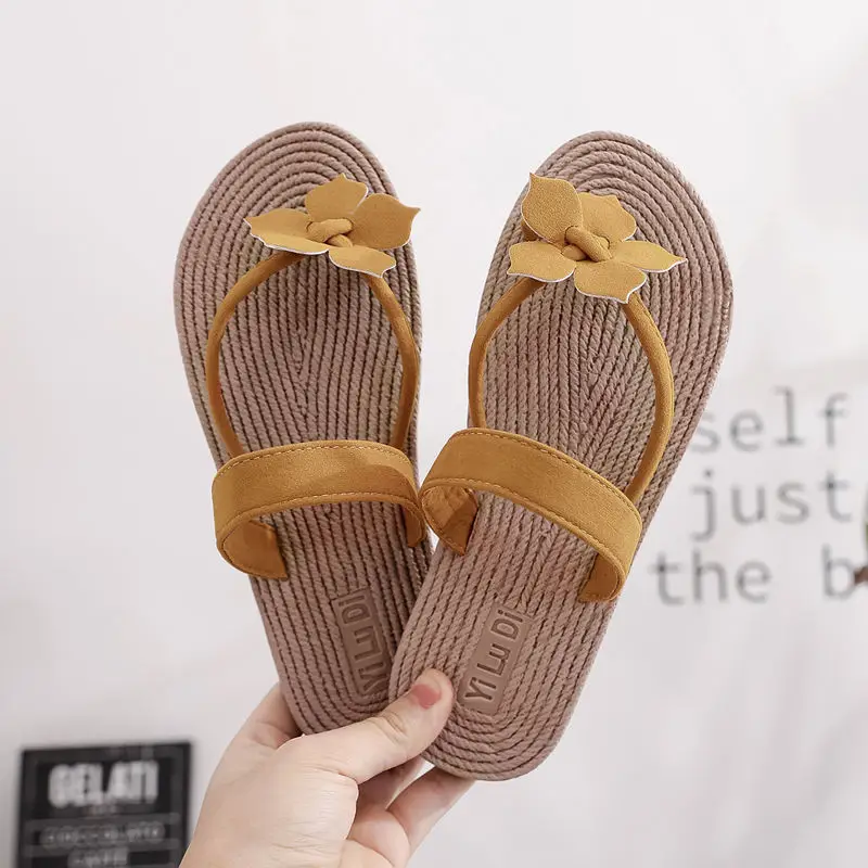 Women's 2021 Summer New Outdoor Slippers Fashion Camellia Wet Flip Flops Leisure Sandals 
Women's 2021 Summer New Outdoor Slippers Fashion Camellia Wet Flip Flops Leisure Sandals