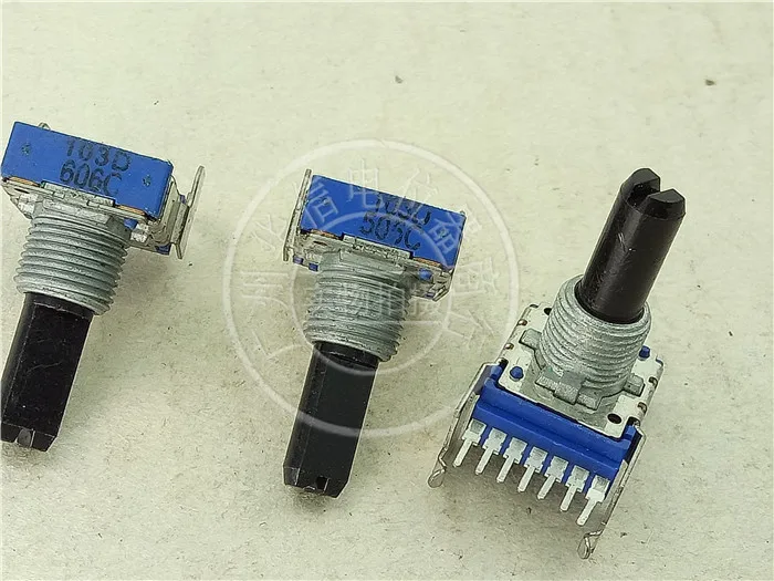 Original new 100% 142 Type horizontal double potentiometer 7pin with middle point C10K D10K handle length 21MMF (SWITCH)
Original new 100% 142 Type horizontal double potentiometer 7pin with middle point C10K D10K handle length 21MMF (SWITCH)