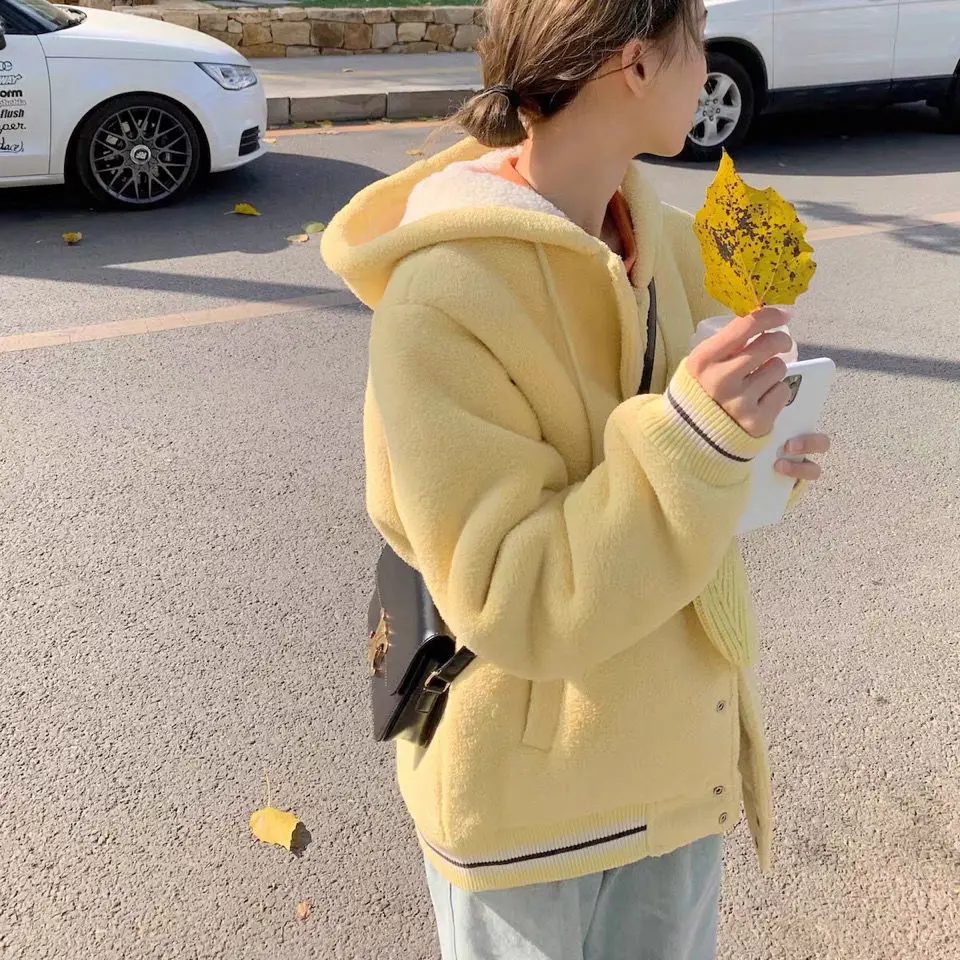 2021 Winter New Light Yellow Thickened Warm Loose Double-sided Lamb Wool Hooded Baseball Jacket Women
2021 Winter New Light Yellow Thickened Warm Loose Double-sided Lamb Wool Hooded Baseball Jacket Women