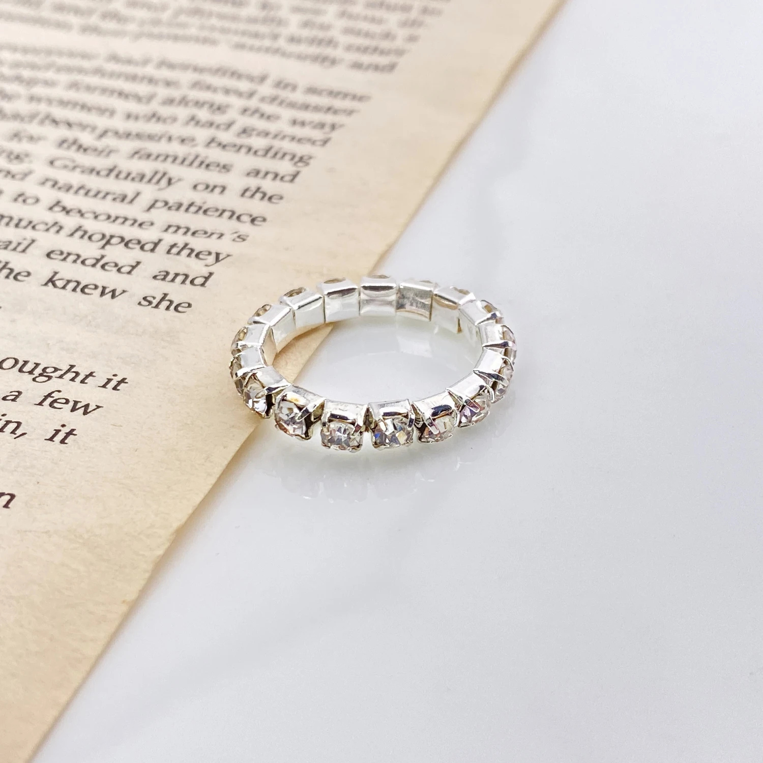 Vienkim New Brand Jewelry White Color Inlay Cubic Zirconia Unique Shaped Ring For Women Wedding Engagement Size 2021 Accessories
Vienkim New Brand Jewelry White Color Inlay Cubic Zirconia Unique Shaped Ring For Women Wedding Engagement Size 2021 Accessories
