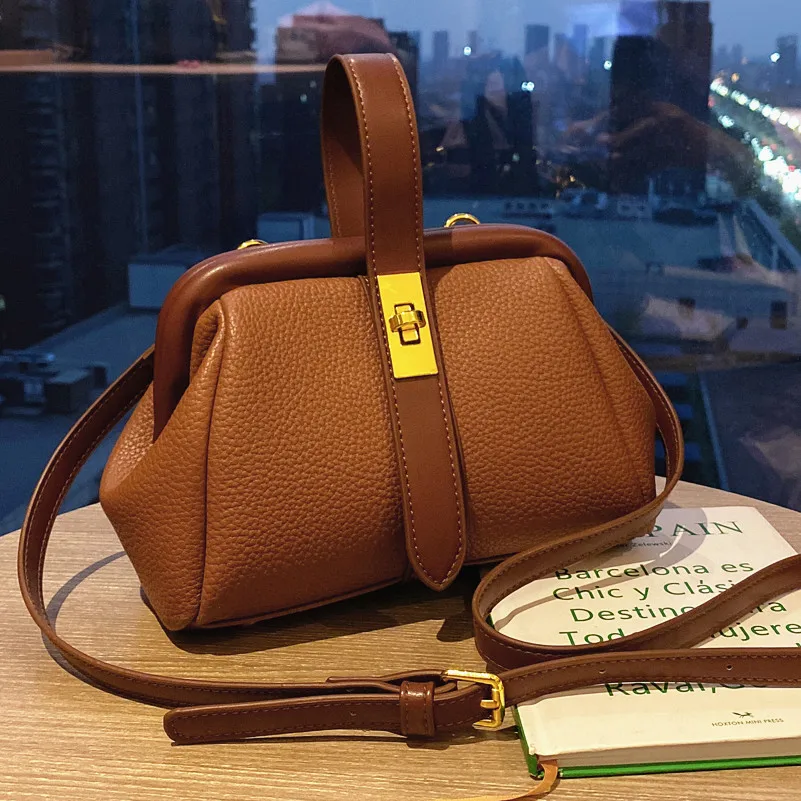 NEW Ins Chic Laides Shoulder Bag Small Women Trendy 2022 Clip Crossbody Bag PU Leather Handbags For Women Luxury bolso mujer
NEW Ins Chic Laides Shoulder Bag Small Women Trendy 2022 Clip Crossbody Bag PU Leather Handbags For Women Luxury bolso mujer