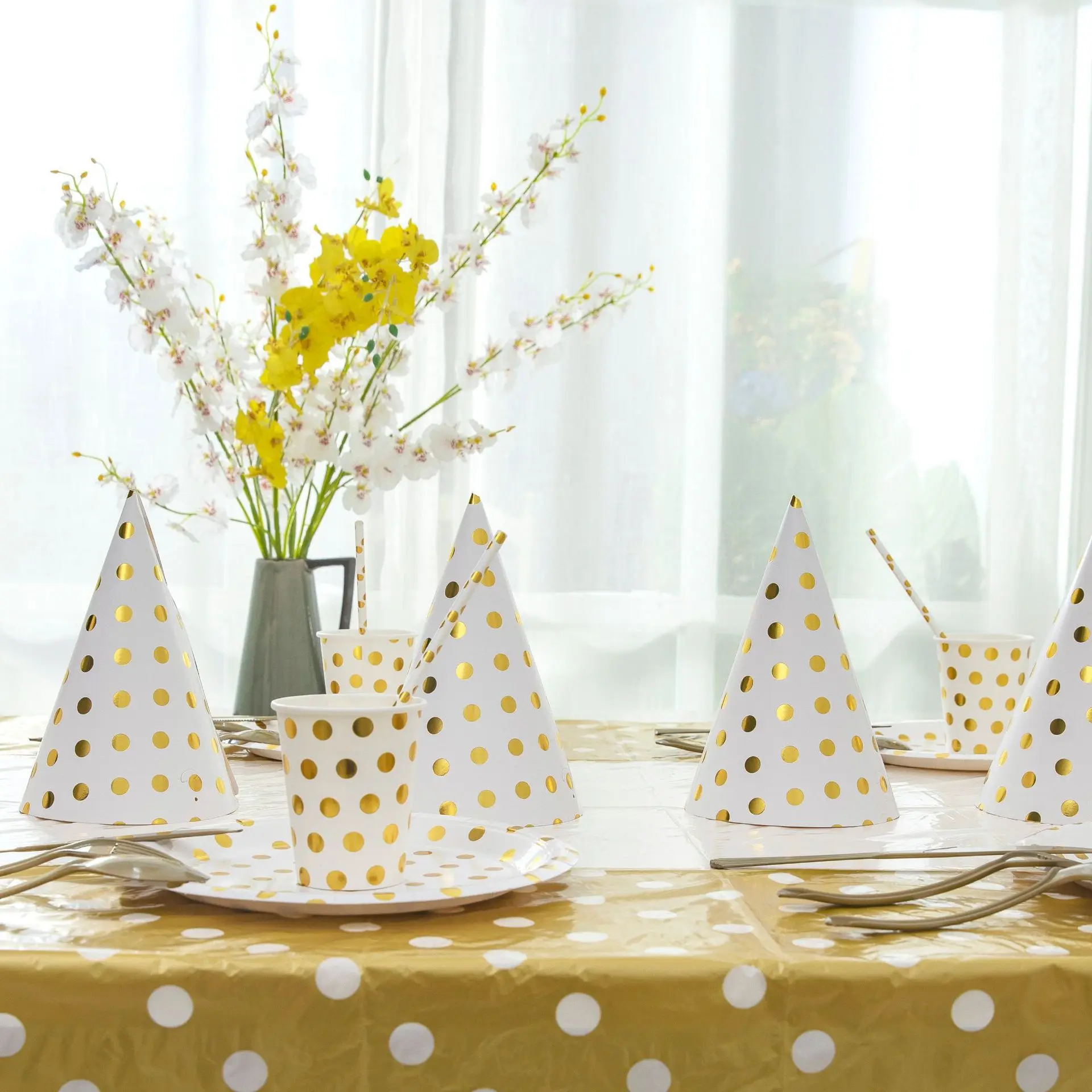 Golden polka dot striped Disposable Tableware Set Paper cup party birthday party dinner plate Baby Shower Party Decor Supplies
Golden polka dot striped Disposable Tableware Set Paper cup party birthday party dinner plate Baby Shower Party Decor Supplies