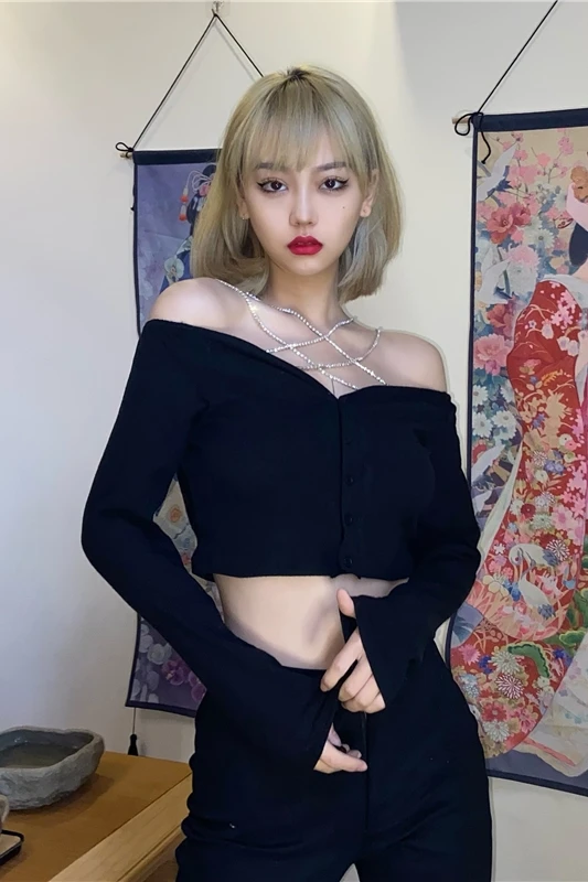 Kalenmos New Long-sleeved Woman Tshirts Punk Style Shoulder Chain Leaking Belly Button T-shirt Women Black Tight Sexy Tops
Kalenmos New Long-sleeved Woman Tshirts Punk Style Shoulder Chain Leaking Belly Button T-shirt Women Black Tight Sexy Tops