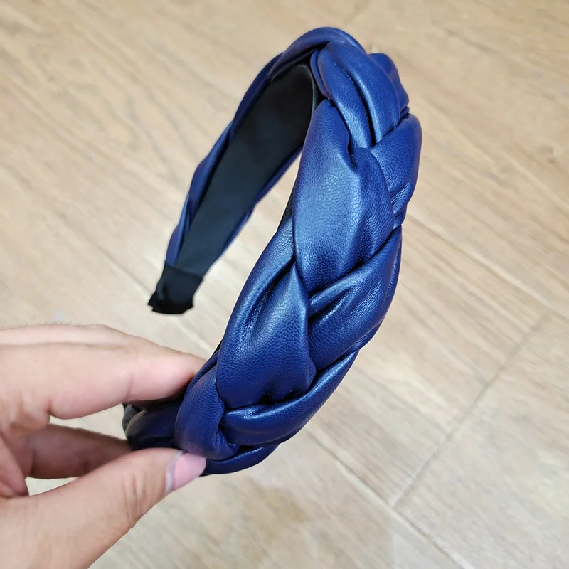 New Fashion Boutique PU Leather Weaving Middle knot Wide Side Hairband For Women Headband Girl Hair Band Headwear Accessories 
New Fashion Boutique PU Leather Weaving Middle knot Wide Side Hairband For Women Headband Girl Hair Band Headwear Accessories